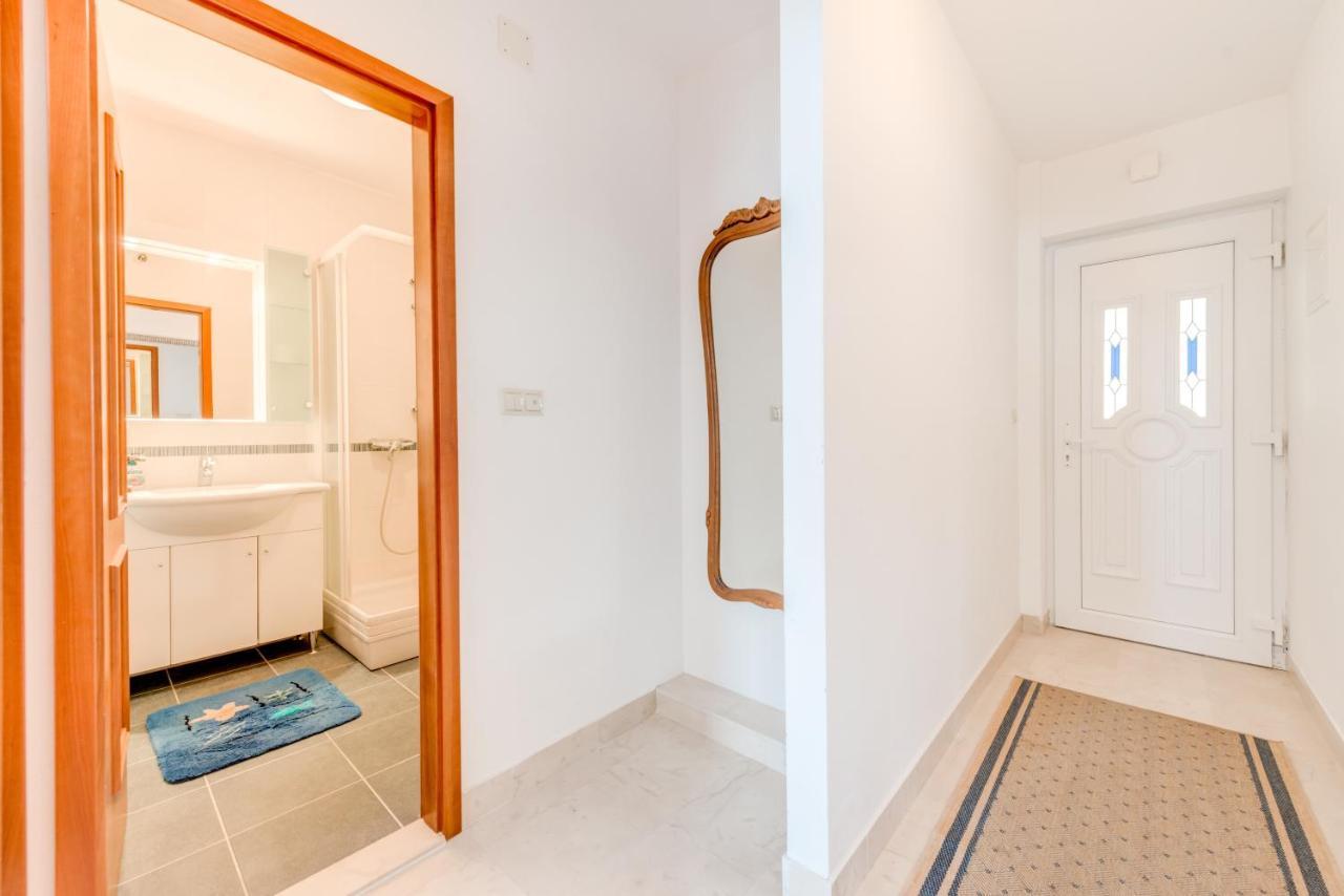 Apartmani Mirta Omis A エクステリア 写真