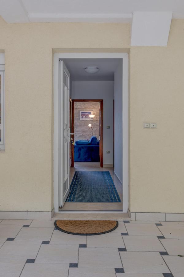 Apartmani Mirta Omis A エクステリア 写真